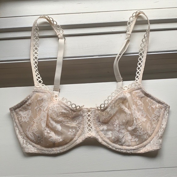 Cream lace bra with beautiful details - Picture 1 of 5